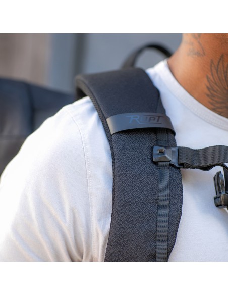 Zaino Coloma 28L in rPET. Chiusura roll-top. Per laptop 17"