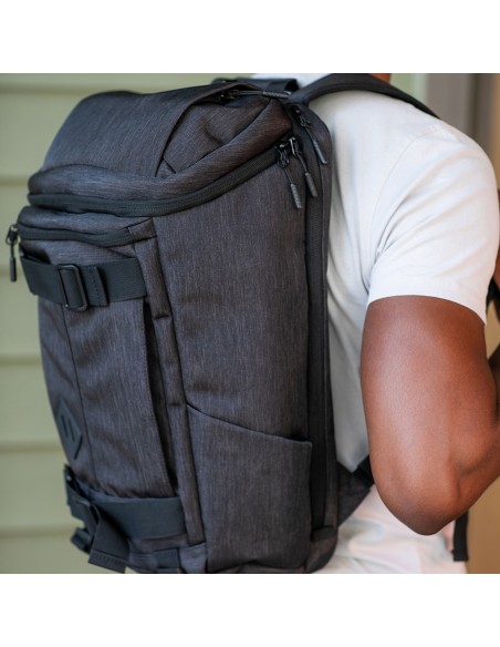 Zaino Paso 20L in rPET. Loops inferiori. Per laptop 17"