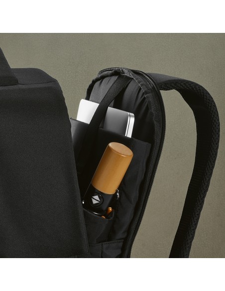Zaino Budapest 16L in rPET. Tasca frontale. Per laptop 17"